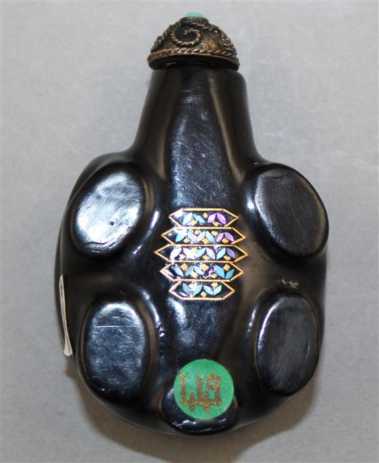 Five Chinese lacque burgaute snuff bottles, 1900-1950, Richards no.s 25, 174, 127, 236 and 449